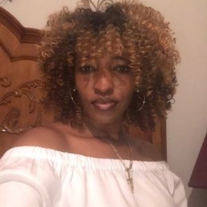 Meet your Posher, Connie